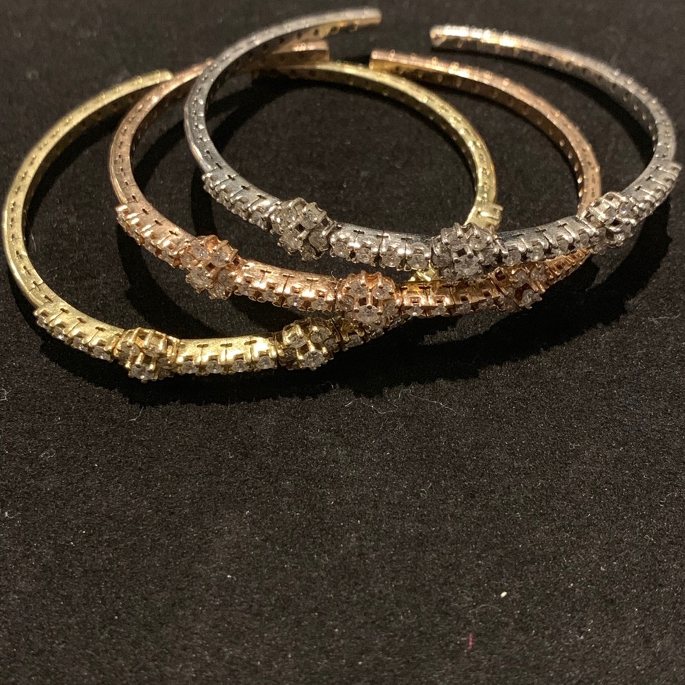 Lady’s tri color diamond bangle set -18kt